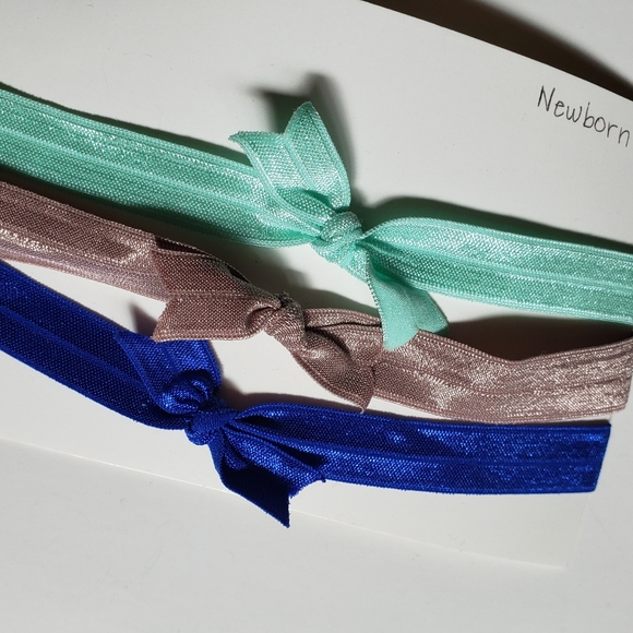 3/$20 Set of 3 baby girls bow headband hair accessories, Size Newborn NB - Picture 2 of 7